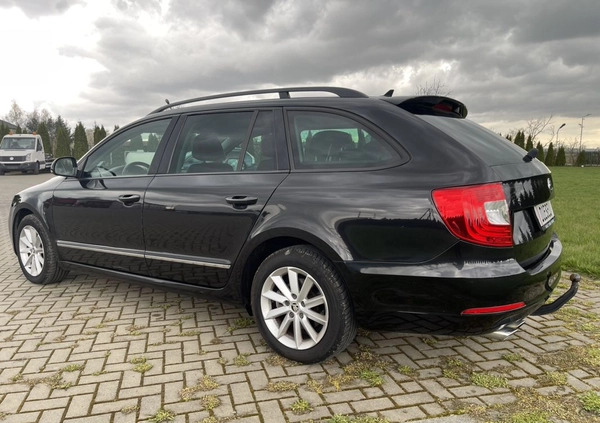 Skoda Superb cena 34900 przebieg: 260000, rok produkcji 2014 z Łobez małe 436